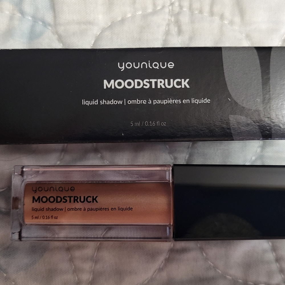 Younique Moodstruck Liquid Eyeshadow - Shimmering Gold